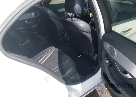 2016 Mercedes-Benz C 300 Luxury/Sport из США, поврежденный, VIN 55SWF4JB3GU103648